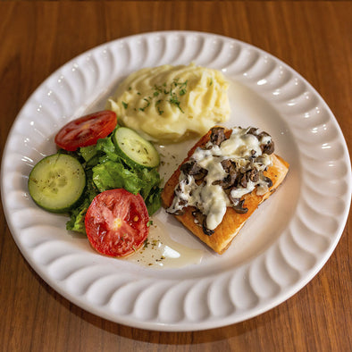 SALMON GRATINADO CON CHAMPIÑONES