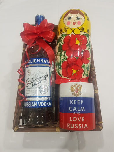 Canasta Vodka + taza + matrioshka grande