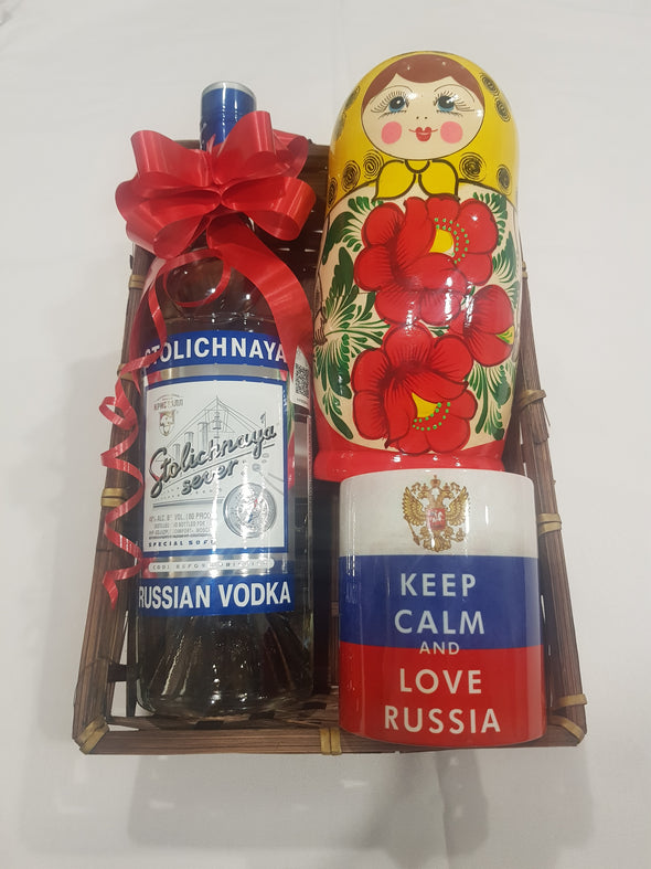 Canasta Vodka + taza + matrioshka grande
